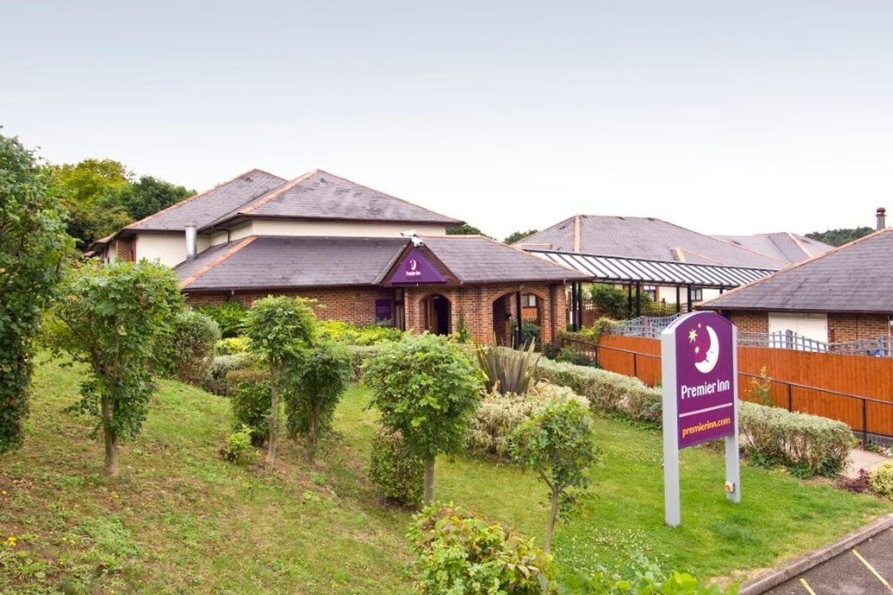 Premier Inn High Wycombe/Beaconsfield Экстерьер фото