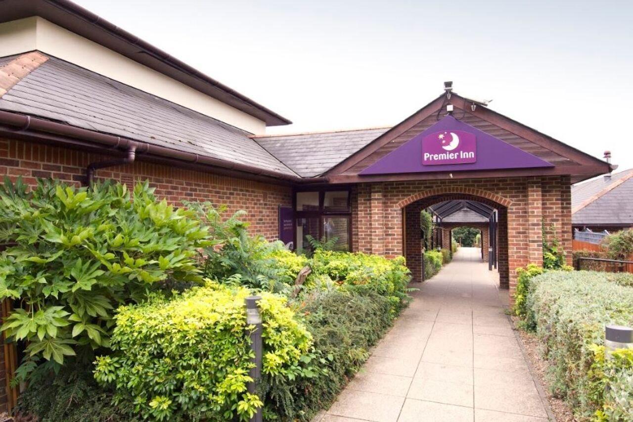 Premier Inn High Wycombe/Beaconsfield Экстерьер фото