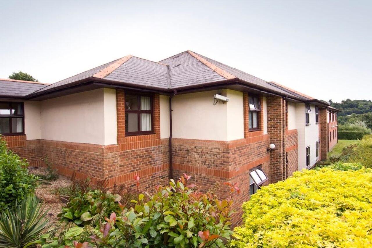 Premier Inn High Wycombe/Beaconsfield Экстерьер фото