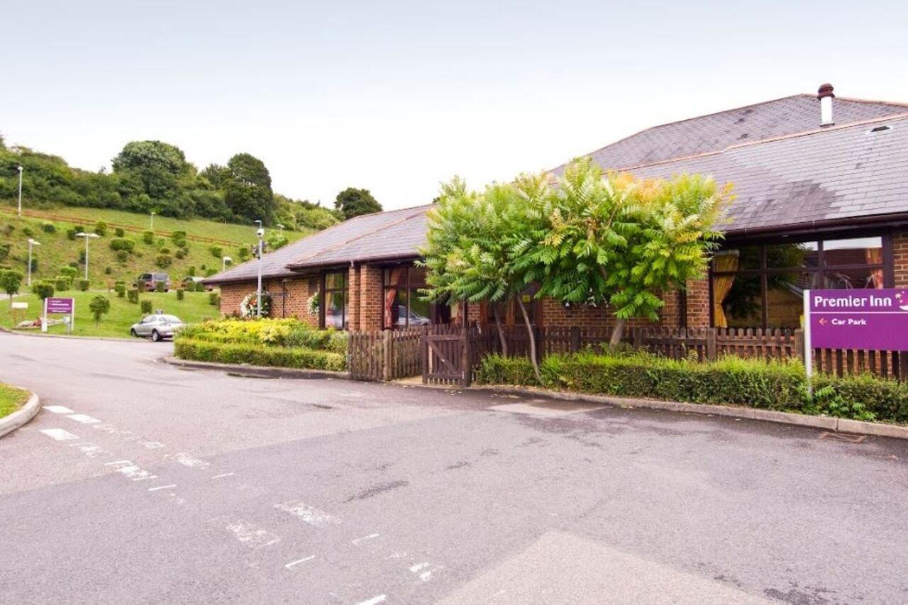 Premier Inn High Wycombe/Beaconsfield Экстерьер фото