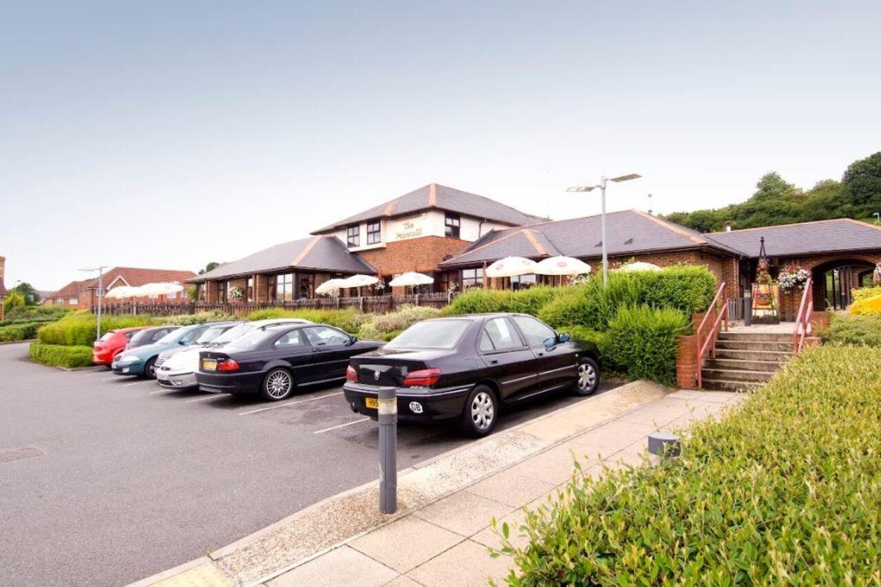 Premier Inn High Wycombe/Beaconsfield Экстерьер фото