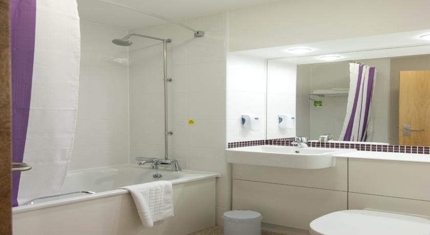 Premier Inn High Wycombe/Beaconsfield Экстерьер фото
