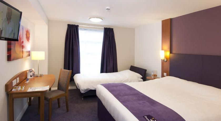 Premier Inn High Wycombe/Beaconsfield Экстерьер фото