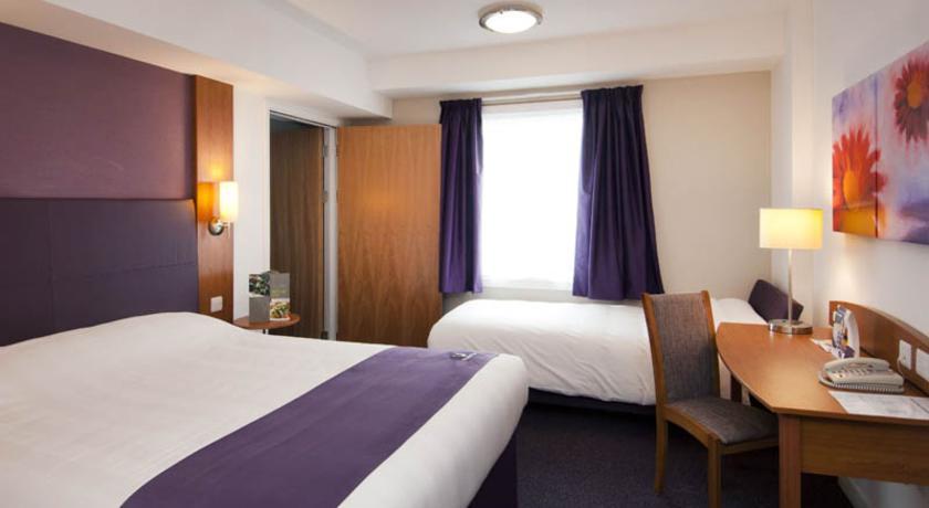 Premier Inn High Wycombe/Beaconsfield Экстерьер фото