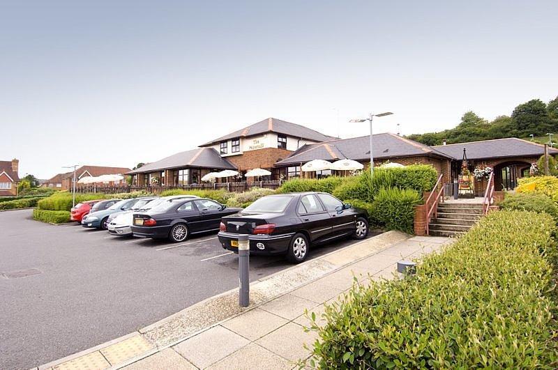 Premier Inn High Wycombe/Beaconsfield Экстерьер фото