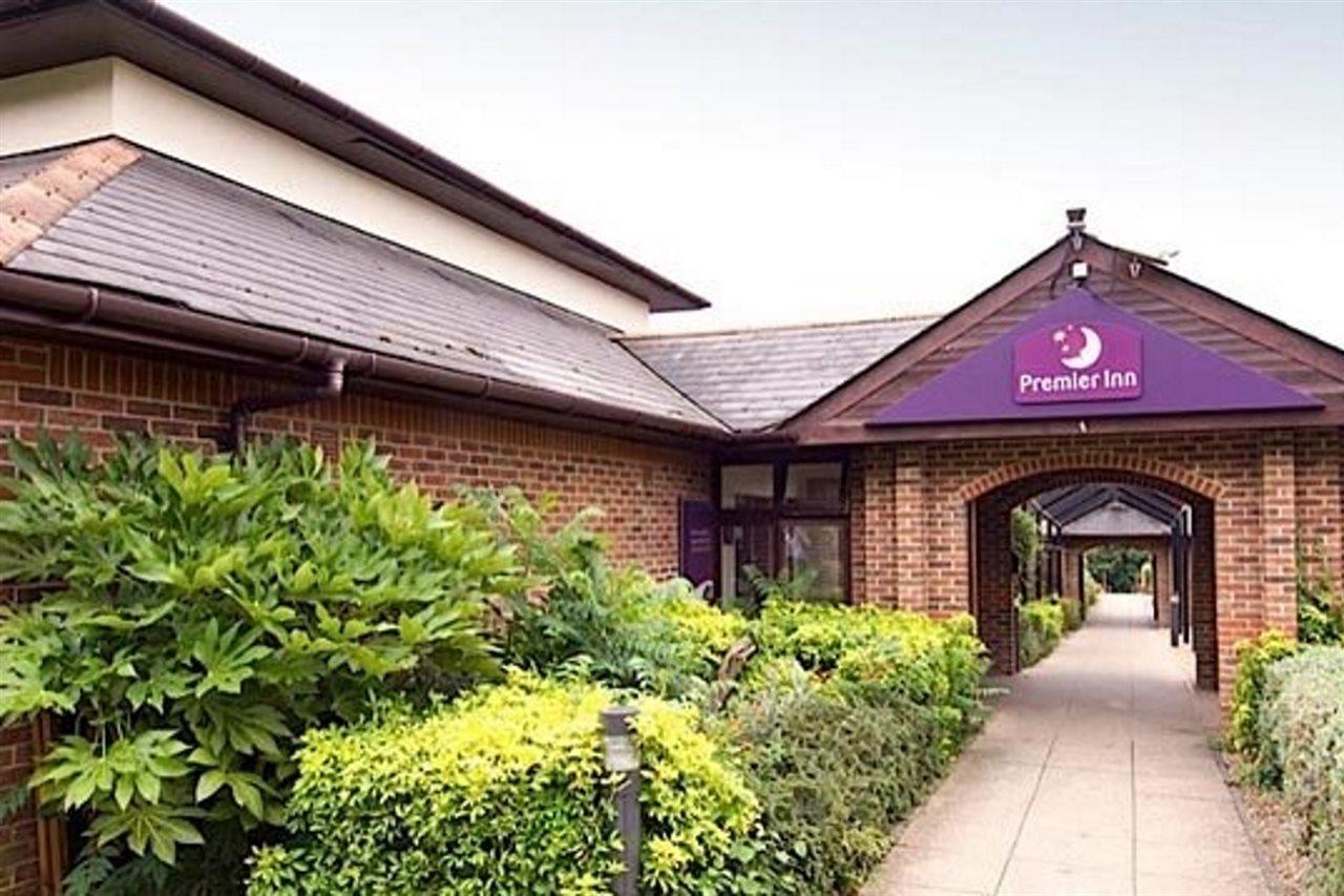 Premier Inn High Wycombe/Beaconsfield Экстерьер фото